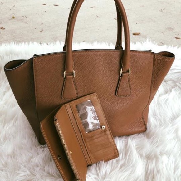 ❌SOLD❌Authentic Michael Kors purse and wallet set - Picture 2 of 3